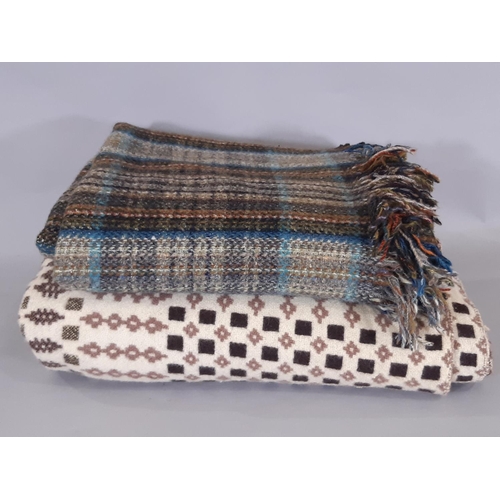 1554 - Traditional woollen welsh blanket in reversible  double weave in shades of chocolate, cream and coff... 