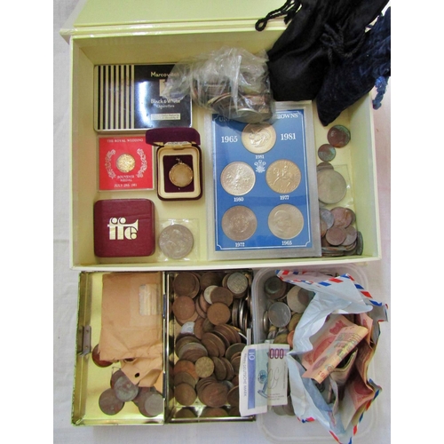 229 - A quantity of coins English and worldwide mainly mid 20th century and later, principally bronze and ... 