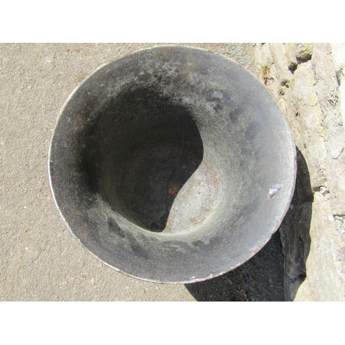 2089 - A heavy antique cast iron mortar with flared rim, 35 cm diameter x 29 cm high