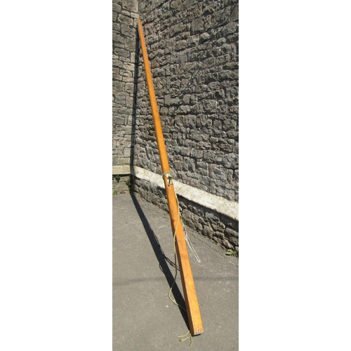 2077 - A stained pine mast/flag pole, 4 metres long