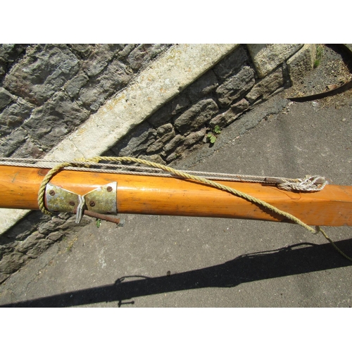 2077 - A stained pine mast/flag pole, 4 metres long