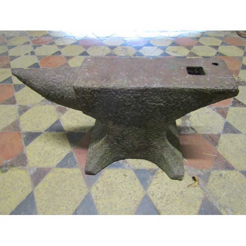 2086 - An old cast iron anvil, 56 cm long x 30 cm high