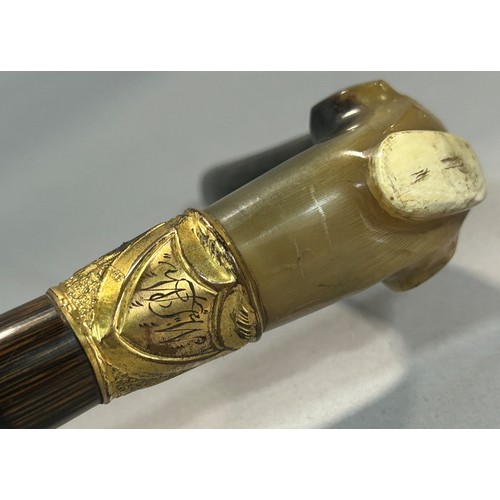 1522 - A Vintage black silk umbrella with a carved horn handle and an 18ct gold collar.