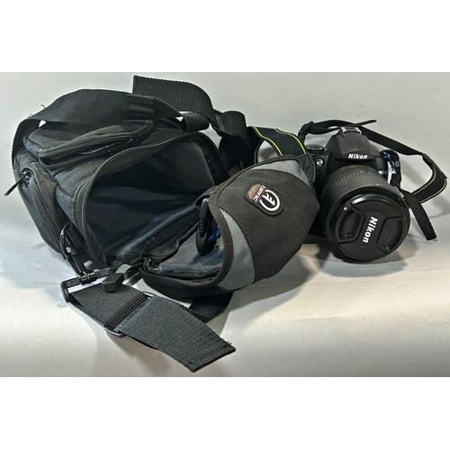 1528 - A Nikon D5000 camera, camera bag and charger with AF-S NIKKOR 18-105mm 1:35-56G ED lens, sundry coin... 