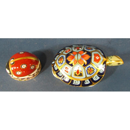 1065 - A Crown Derby ladybird and a terrapin (both silver stoppers)