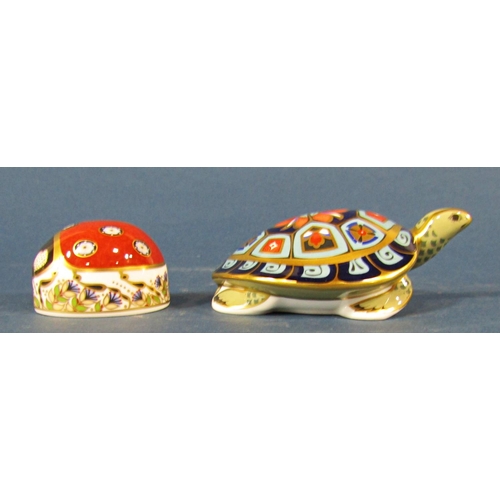 1065 - A Crown Derby ladybird and a terrapin (both silver stoppers)