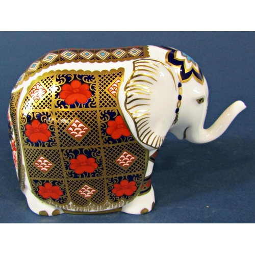 1066 - A Crown Derby elephant (silver stopper)