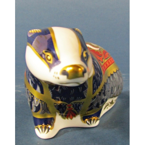 1068 - A Crown Derby moonlight badger (silver stopper)