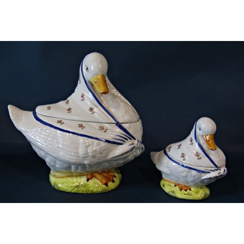 1102 - A collection of decorative kitchen items form of ducks and geese to include two storage jars, furthe... 