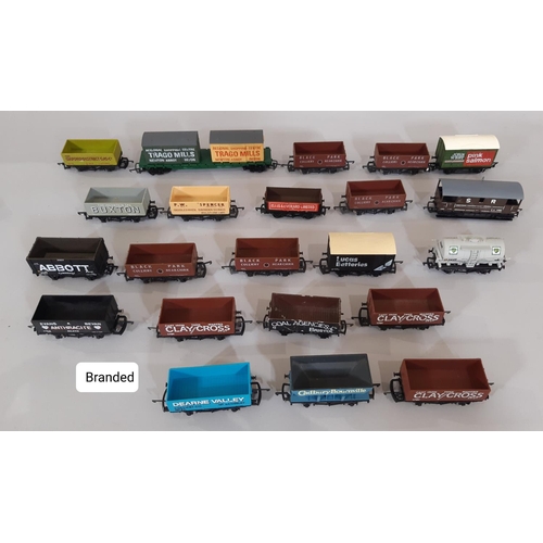 272 - Large collection of 00 gauge model railway rolling stock; includes boxed models by Wrenn, Hornby, Gr... 