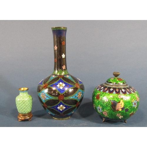 1071 - A Japanese crackle glazed vase with samurai detail and three small cloisonné pots