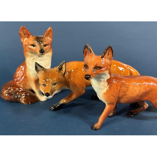 1095 - A collection of Beswick (mainly hunting related effects) including 7 hounds, 3 foxes and a huntsman