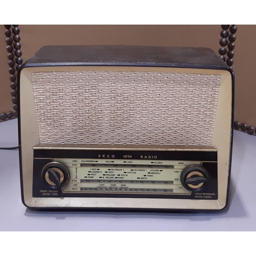 2125 - A vintage Ekco VHF/AM Bakelite cased mains radio model U319A