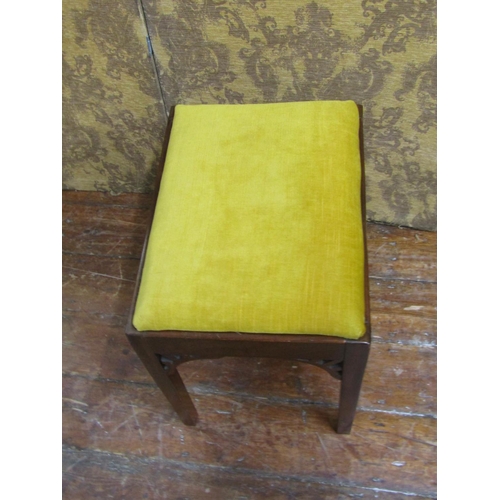 2619 - A Georgian mahogany stool of rectangular form with upholstered drop in seat, 51 cm max