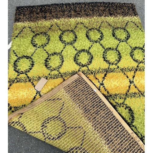 1692 - A retro shag pile carpet with green, yellow and flecked bands on a noughts and crosses pattern 205 c... 