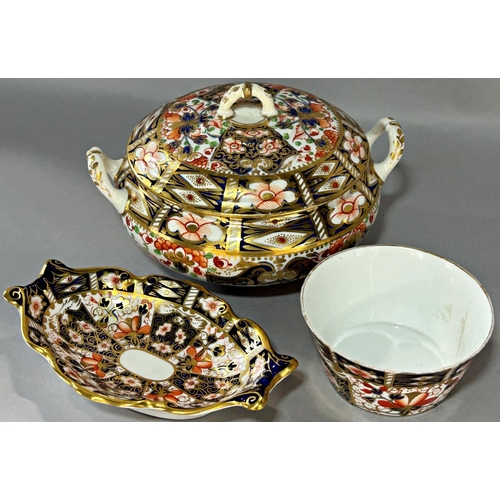 1156 - A Royal Crown Derby sugar basin, open dish and sandwich plate, together with three various Derby jug... 