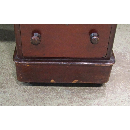 2290 - A Victorian  mahogany pedestal writing desk fitted with nine drawers with inset leather top 118 cm w... 