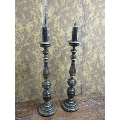 2637 - A pair of ebonised wooden standard lamps, with chinoiserie gilded decoration