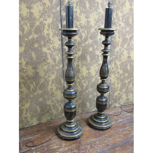 2637 - A pair of ebonised wooden standard lamps, with chinoiserie gilded decoration