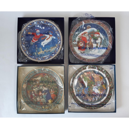 1111 - A collection of 17 Royal Worcester Christmas themed decorative plates including Christmas Tales seri... 