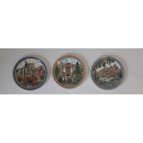 1113 - 11 Royal Worcester decorative scenic plates including Country Cottages and Country Garden series, Wo... 