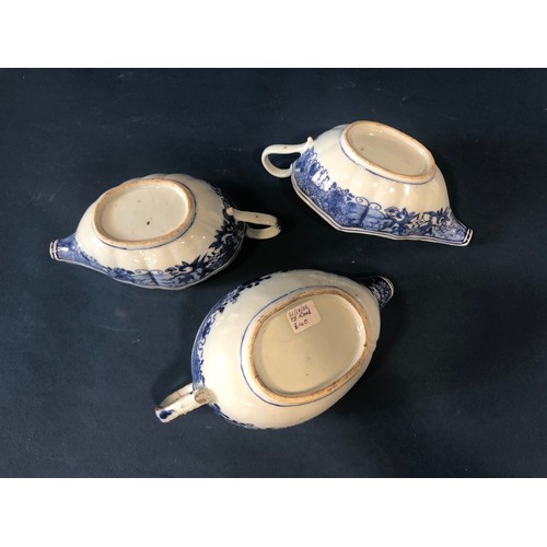 1069 - Six pieces of Chinese export blue and white porcelain including a set of three c.18th century hexago... 