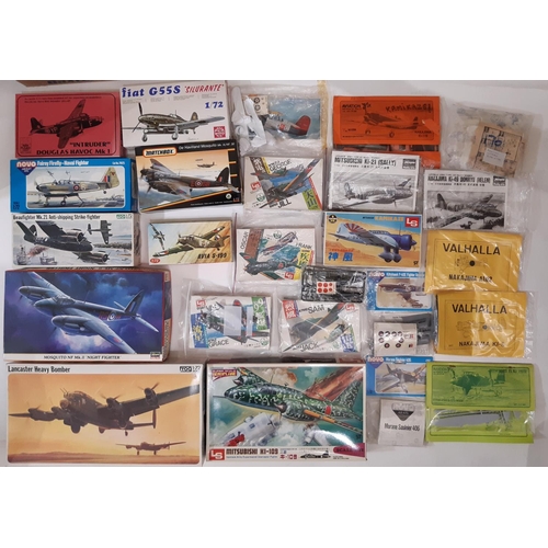 411 - 25 model aircraft kits by various makers including Frog, Hasegawa, High Planes, KP, L&S, Matchbox, S... 