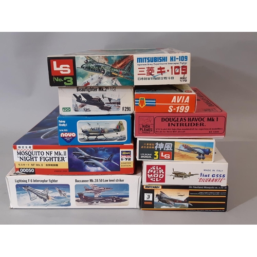 411 - 25 model aircraft kits by various makers including Frog, Hasegawa, High Planes, KP, L&S, Matchbox, S... 