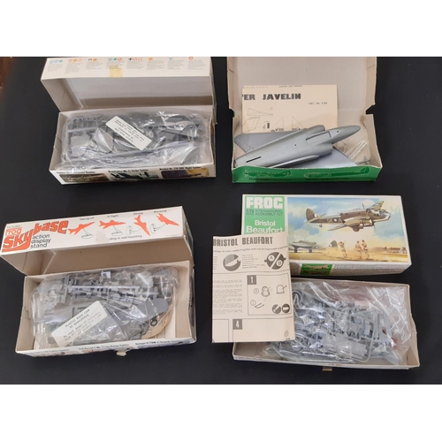 419 - 23 model aircraft kits by Novo and Frog 1:72 scale including original 1950's Frog kits of Bristol Be... 