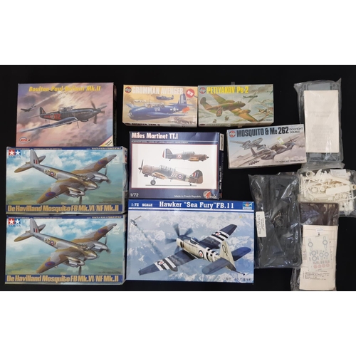 420 - 12 model aircraft kits including two 1:48 scale kits by Tamiya, 1:72 scale kits by Airfix, Trumpeter... 