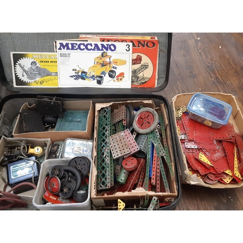 423 - A large collection of assorted vintage Meccano