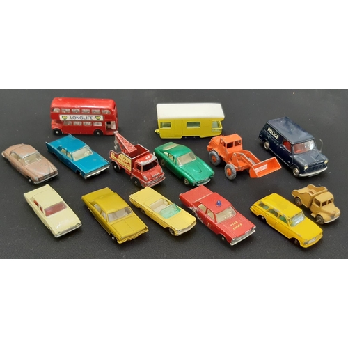 414 - Collection of mixed model vehicles, most unboxed, including military vehicles and guns by Crescent, ... 