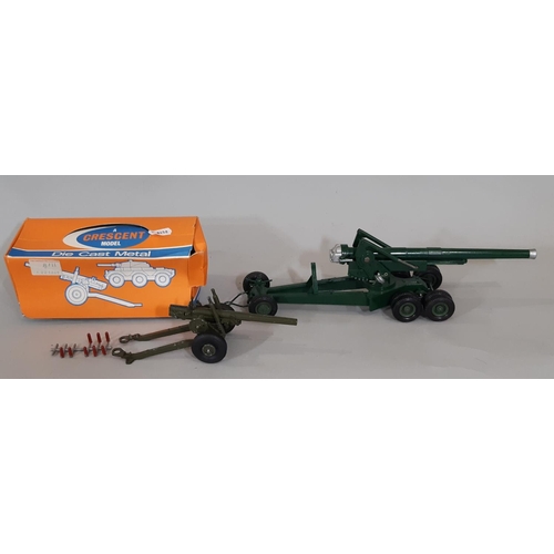 414 - Collection of mixed model vehicles, most unboxed, including military vehicles and guns by Crescent, ... 