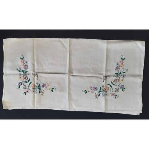 1815 - Boxful of vintage table linen mainly table cloths and decorative mats, including many with embroider... 