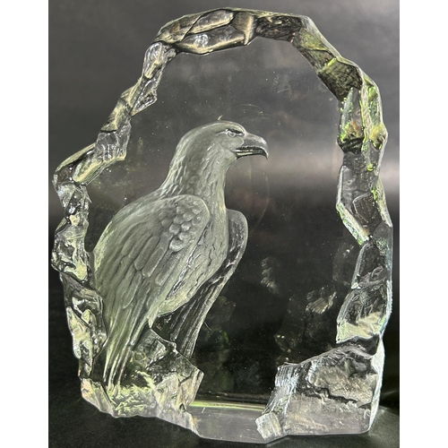 1211 - A Mats Jonasson Royal Krona Swedish lead crystal eagle, signed to base, 17cm high x 13.5cm wide