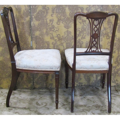 2330 - A pair of good quality Edwardian mahogany side chairs with carved and pierced splats, upholstered se... 