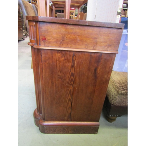 2287 - An unusual Victorian pitch pine chest of four drawers flanked by a pair of pronounced fluted columns... 