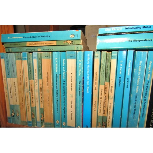 190B - Pelican publications, 52 volumes approximately