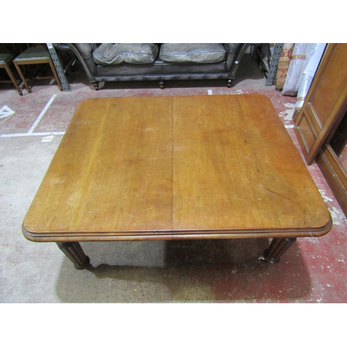 2466 - A Victorian mahogany extending dining table raised on four turned and fluted supports 140 cm length ... 