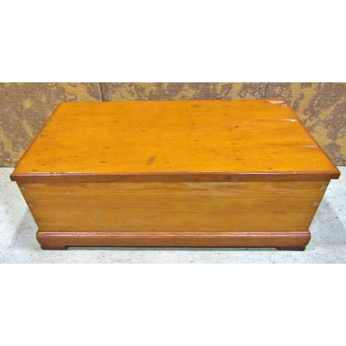 2265 - A pine blanket chest, 93 cm in length