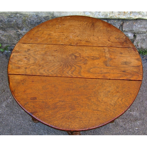 2215 - A small old English style oak gateleg occasional table, 60 cm max