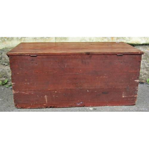 2221 - A Victorian pine blanket chest, 78 cm wide