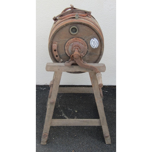 2490 - A Lister & Co butter churn and stand with original fittings (af)