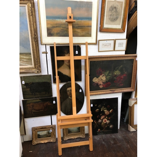 159 - A Daler Rowney beechwood easel, base width 51 cm x depth 61 cm, lowest height: 185 cm