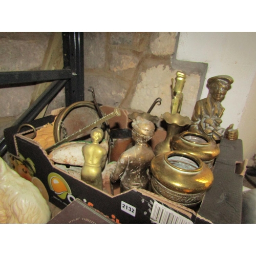 2132 - A quantity of miscellaneous brassware mainly small ornaments,  a boxed Acos hi-fidelity microphone, ... 