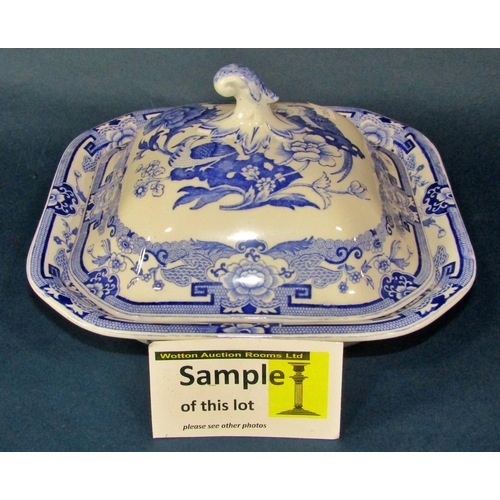 1002 - A quantity of Masons blue and white ironstone dinner wares to include to lidded serving tureens, thr... 