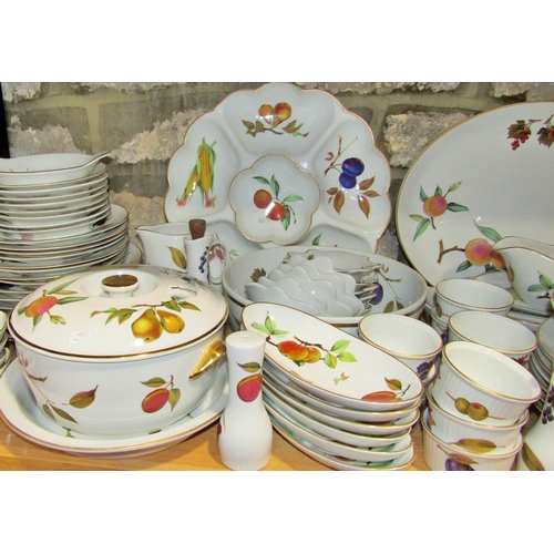 1003 - A large quantity of Royal Worcestershire ‘Evesham’ pattern dinner wares, to include lidded serving t... 