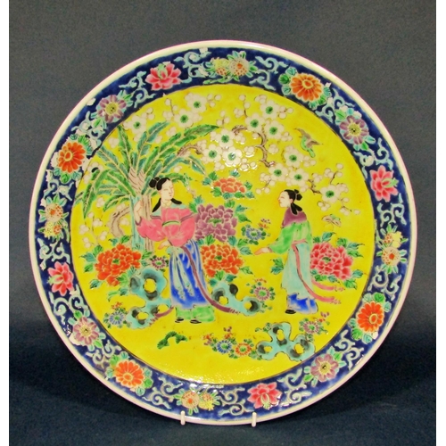 1039 - A group of Chinese export porcelain to include a large charger decorated with figures in landscape o... 