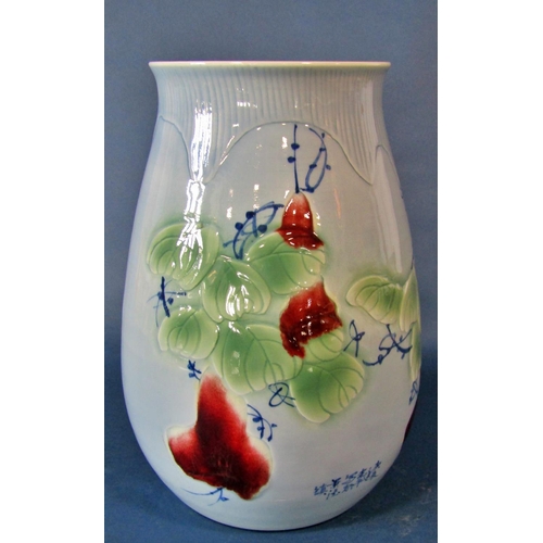 1046 - A large, heavy Korean porcelain vase of cylindrical form with painted and combed decoration, 35 cm h... 