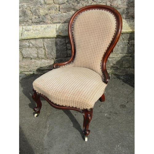 2206 - A Victorian mahogany framed spoonback drawing room chair